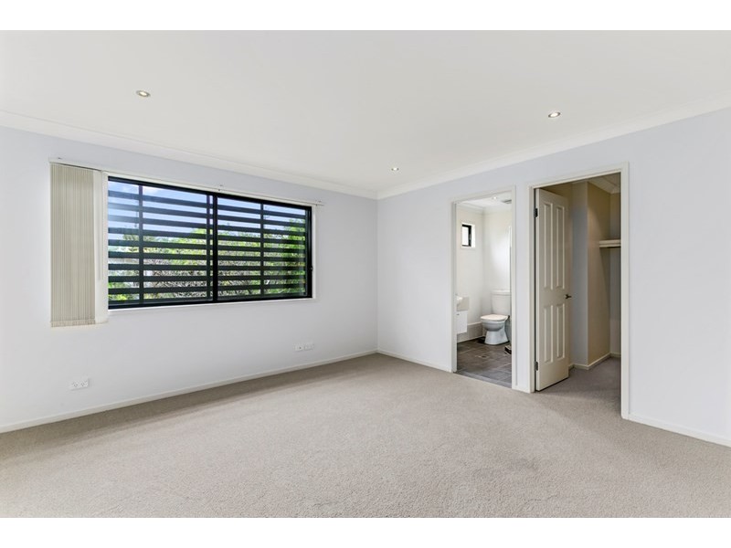 2/70 Government Road, Labrador QLD 4215