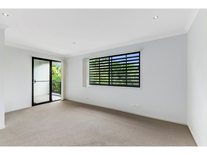 2/70 Government Road, Labrador QLD 4215