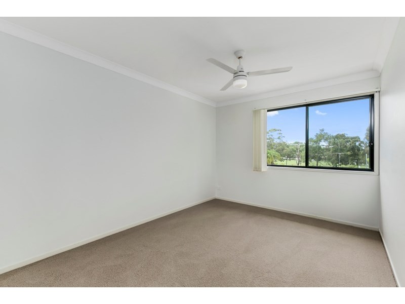 2/70 Government Road, Labrador QLD 4215