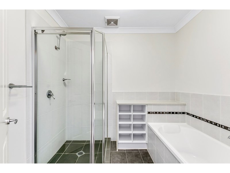 2/70 Government Road, Labrador QLD 4215