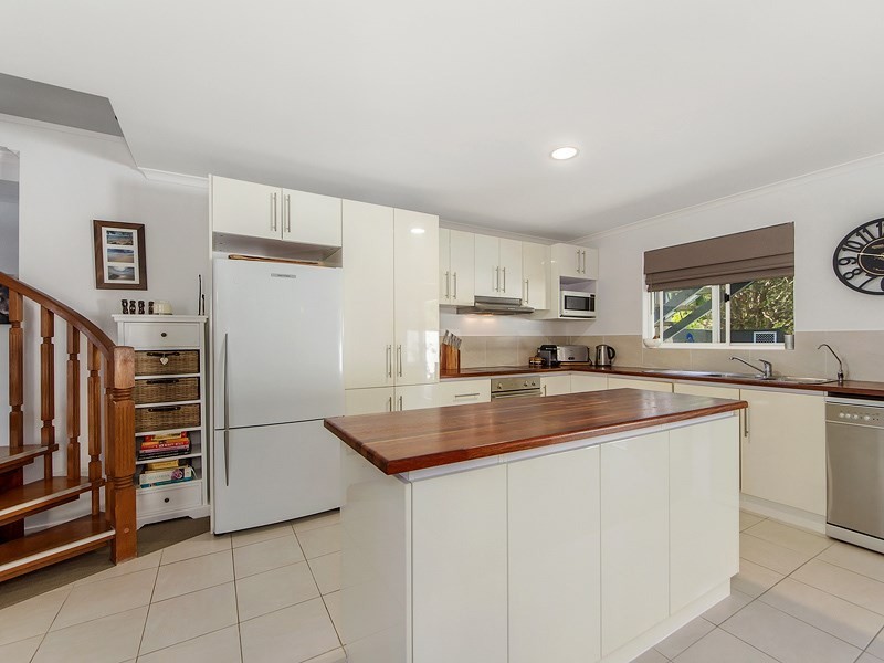 119 Kindra Avenue, Southport QLD 4215