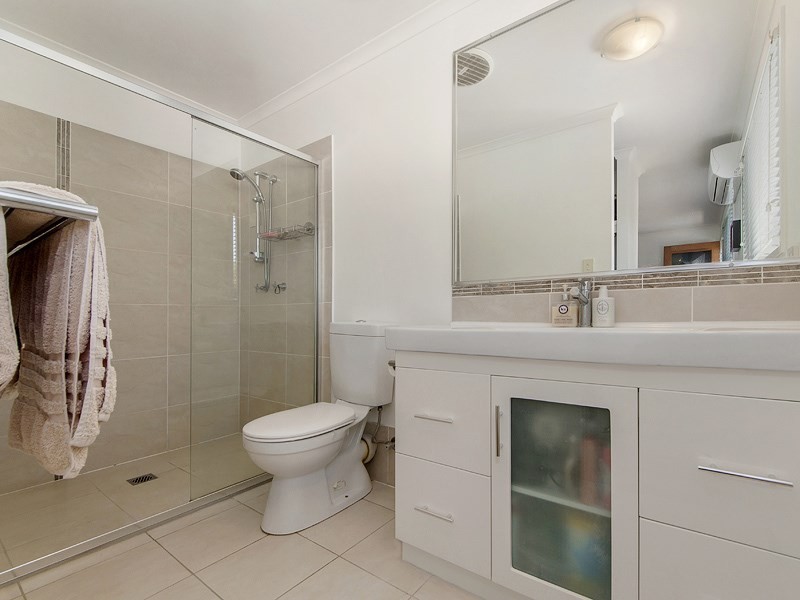 119 Kindra Avenue, Southport QLD 4215