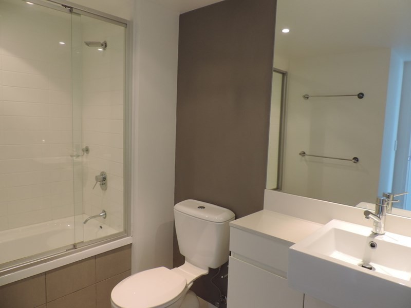 33106/9 Lawson Street, Southport QLD 4215