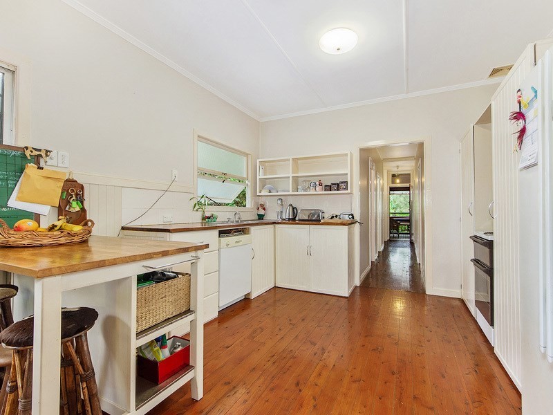 5 Kerr Avenue, Southport QLD 4215