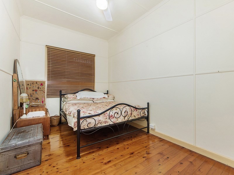 5 Kerr Avenue, Southport QLD 4215