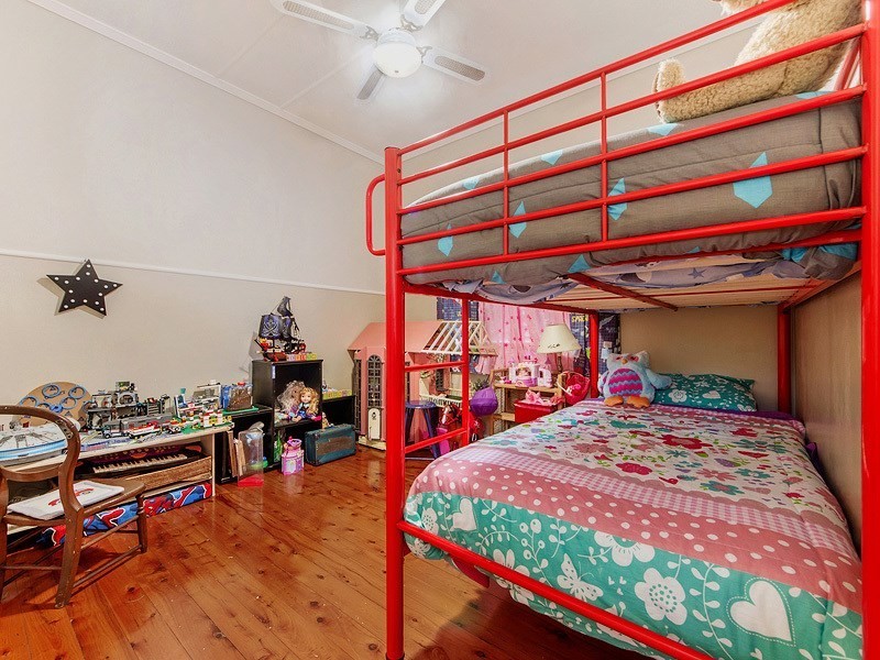 5 Kerr Avenue, Southport QLD 4215