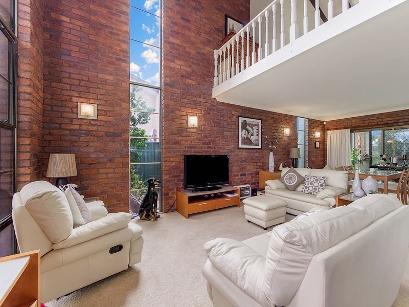 19 Gregory Drive, Carrara QLD 4211