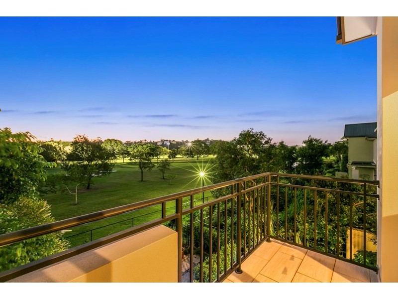 2101/1 The Vistas Drive, Carrara QLD 4211