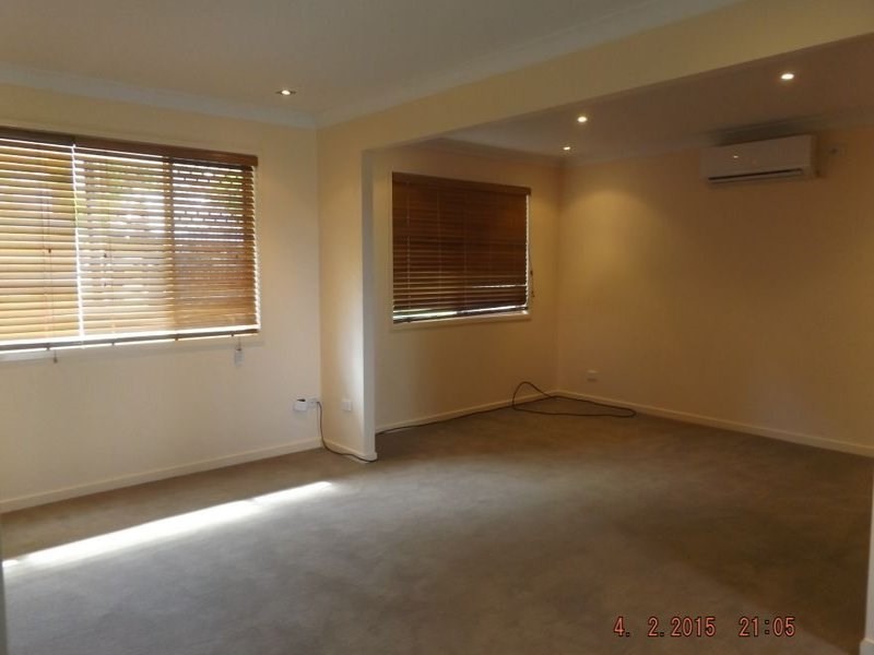 16 Kittani Crescent, Ashmore QLD 4214