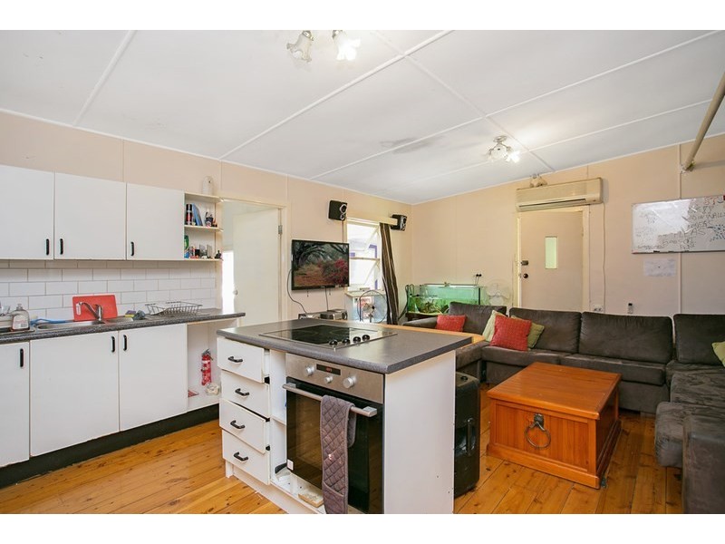 83 Falconer Street, Southport QLD 4215