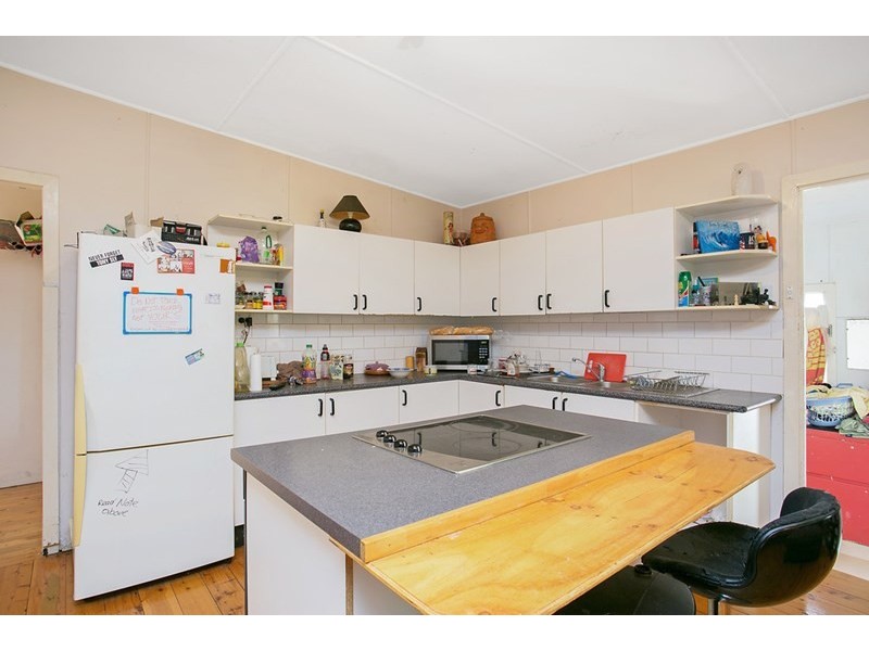 83 Falconer Street, Southport QLD 4215