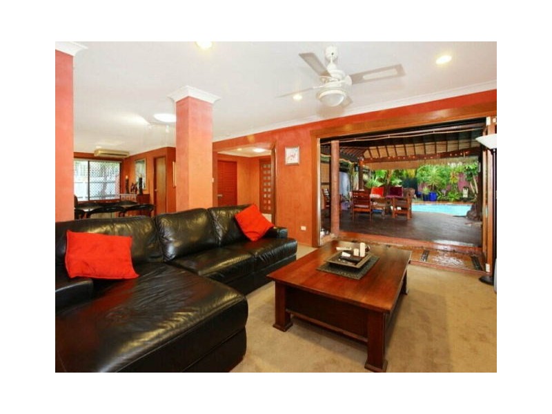 10 Dunbarton Avenue, Bundall QLD 4217