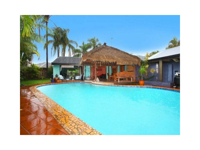 10 Dunbarton Avenue, Bundall QLD 4217