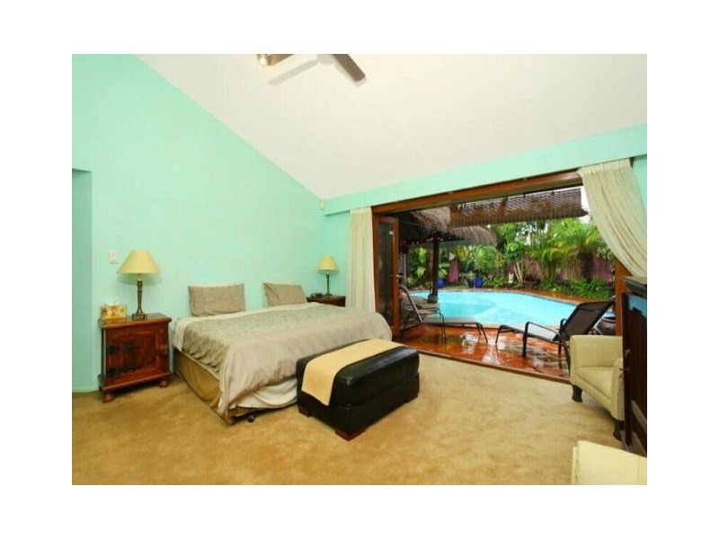 10 Dunbarton Avenue, Bundall QLD 4217