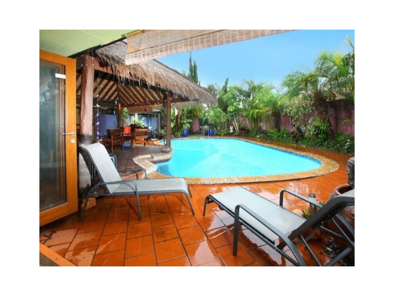 10 Dunbarton Avenue, Bundall QLD 4217