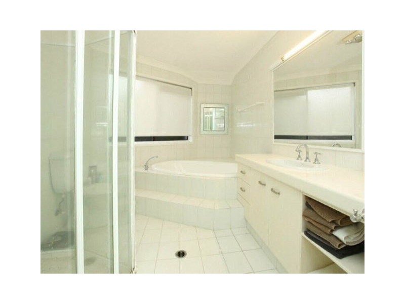 10 Dunbarton Avenue, Bundall QLD 4217