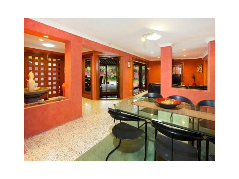 10 Dunbarton Avenue, Bundall QLD 4217