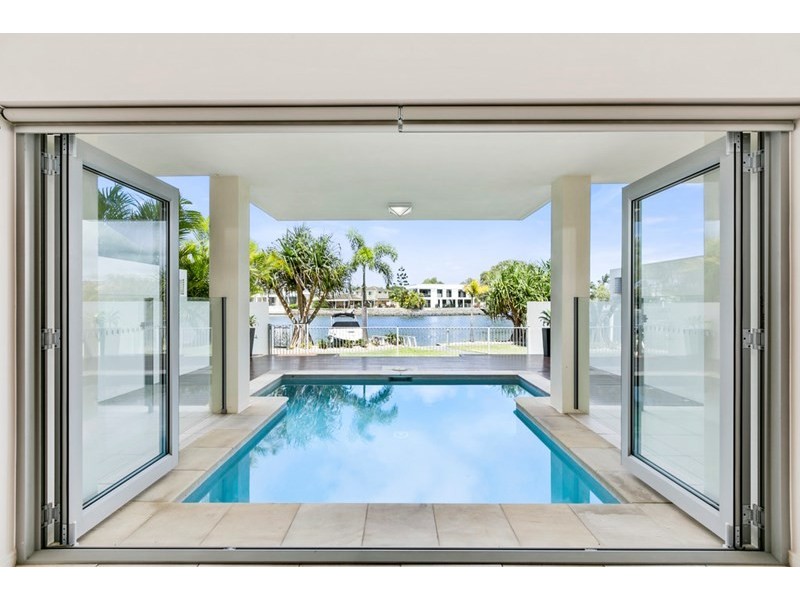 2/10 Ray Street, Runaway Bay QLD 4216