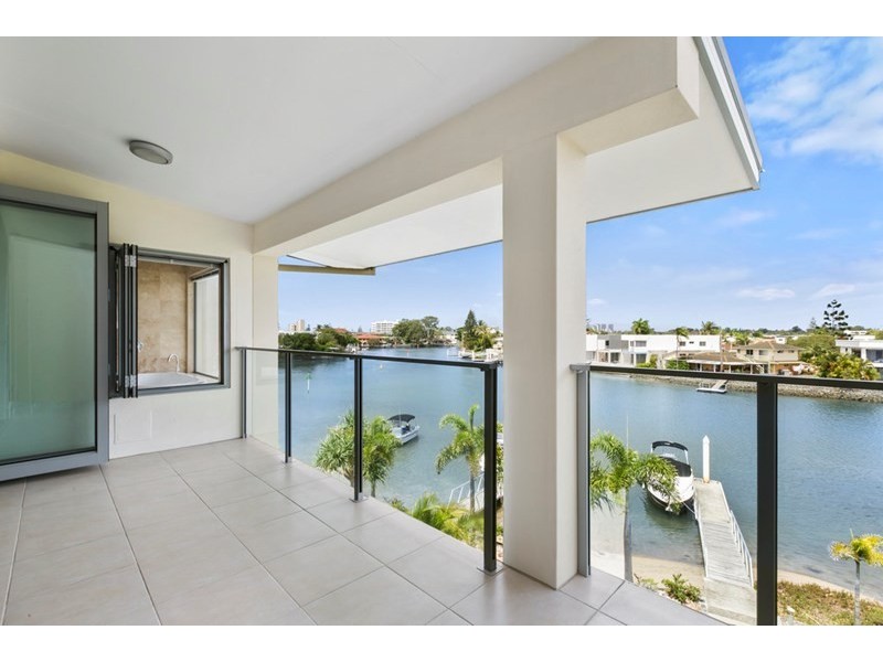 2/10 Ray Street, Runaway Bay QLD 4216