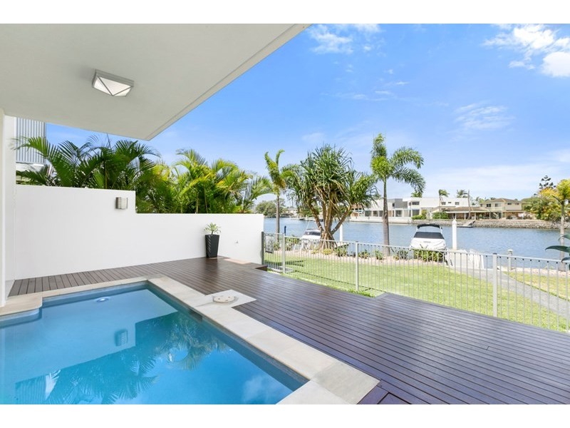 2/10 Ray Street, Runaway Bay QLD 4216