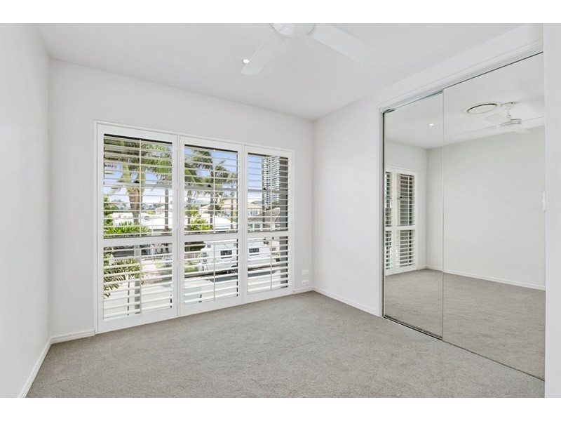 2/10 Ray Street, Runaway Bay QLD 4216