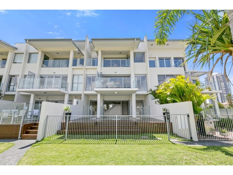 2/10 Ray Street, Runaway Bay QLD 4216