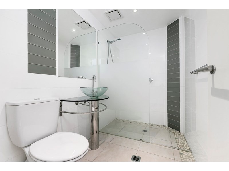 2/10 Ray Street, Runaway Bay QLD 4216