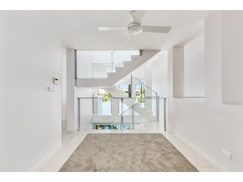 2/10 Ray Street, Runaway Bay QLD 4216