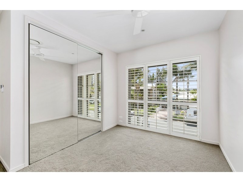 2/10 Ray Street, Runaway Bay QLD 4216