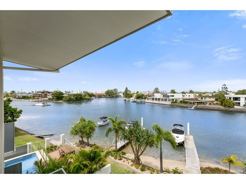 2/10 Ray Street, Runaway Bay QLD 4216