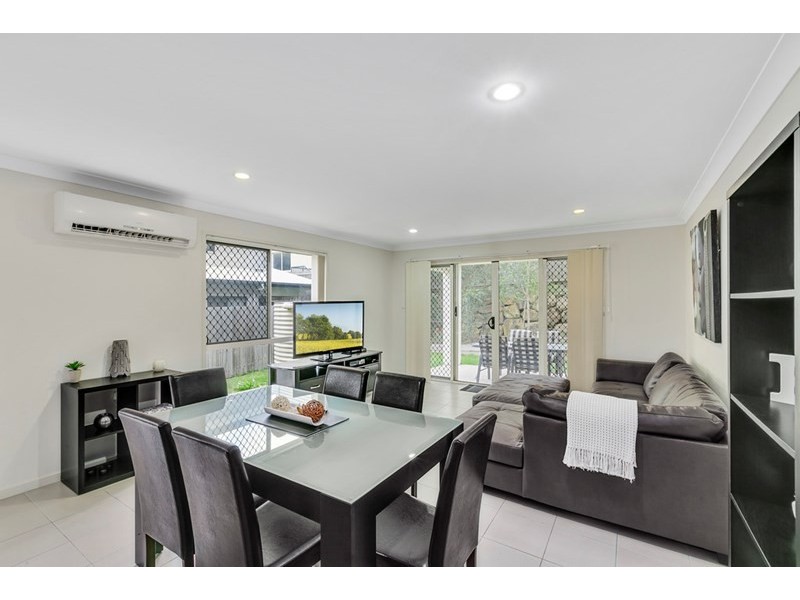 2/6 Michaels Promenade, Coomera QLD 4209