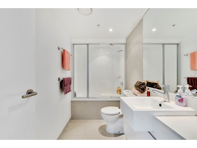 23002/5 Lawson Street, Southport QLD 4215