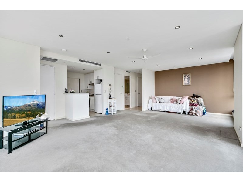 1104/1 Como Crescent, Southport QLD 4215
