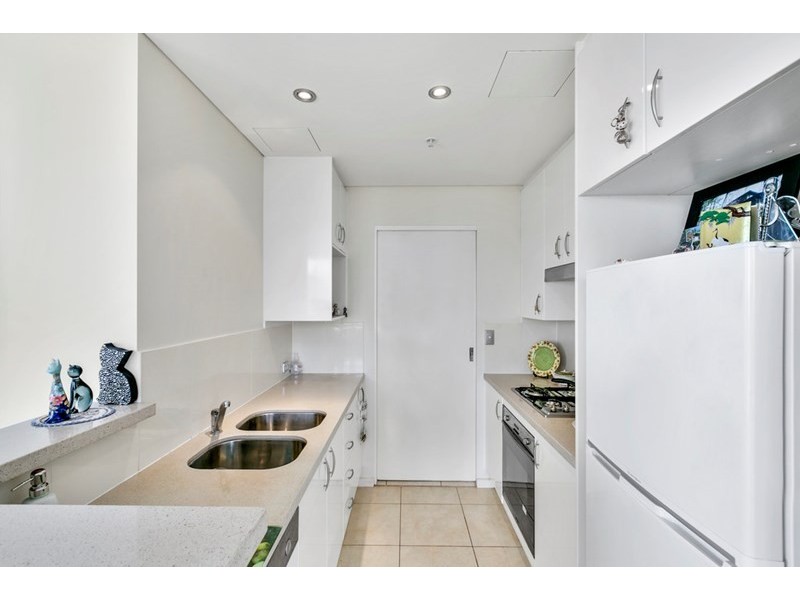 1104/1 Como Crescent, Southport QLD 4215