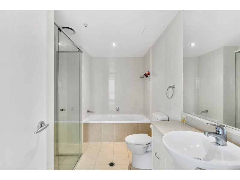 1104/1 Como Crescent, Southport QLD 4215