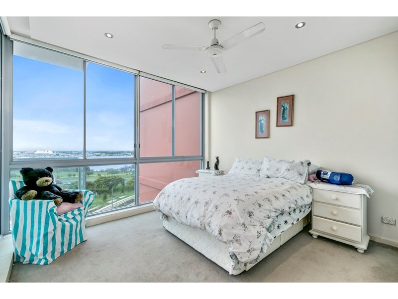 1104/1 Como Crescent, Southport QLD 4215
