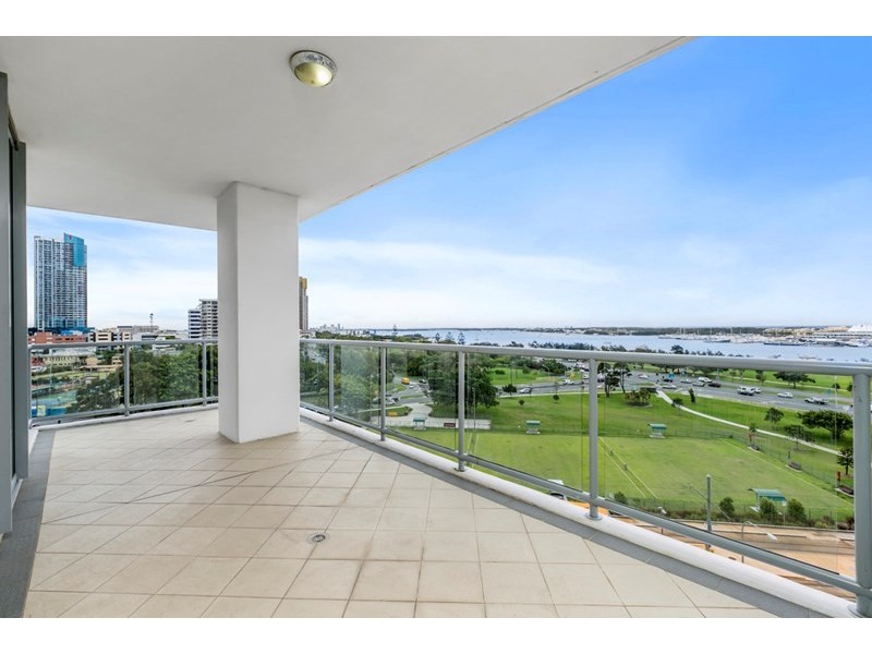 1104/1 Como Crescent, Southport QLD 4215