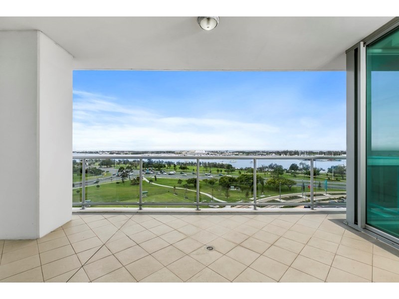 1104/1 Como Crescent, Southport QLD 4215