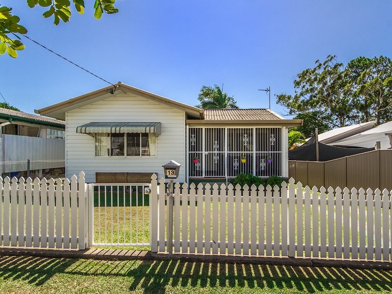 13 First Avenue, Labrador QLD 4215