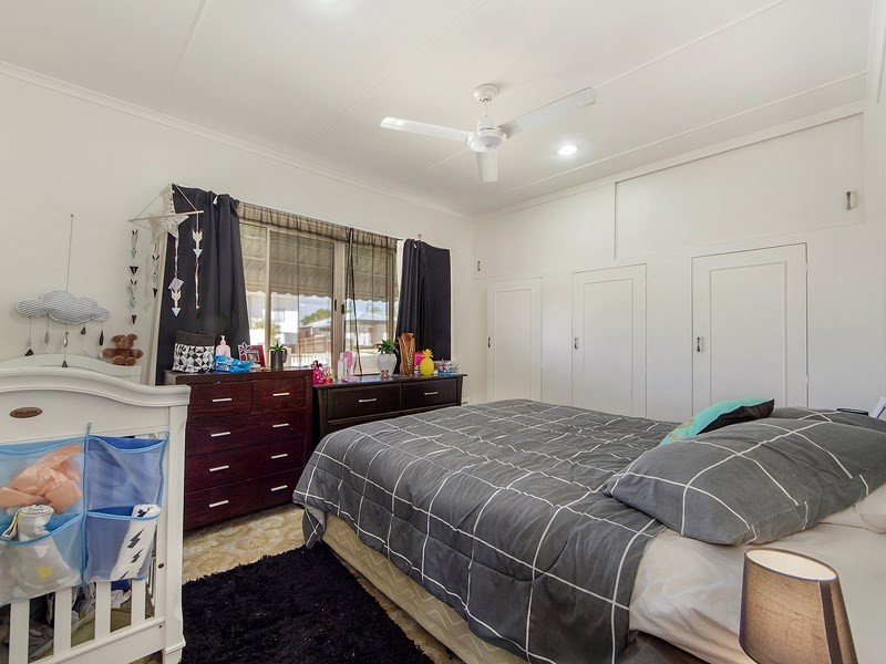13 First Avenue, Labrador QLD 4215