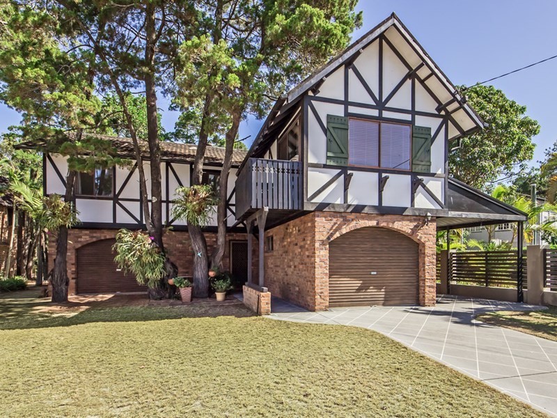 4 Akes Avenue, Southport QLD 4215