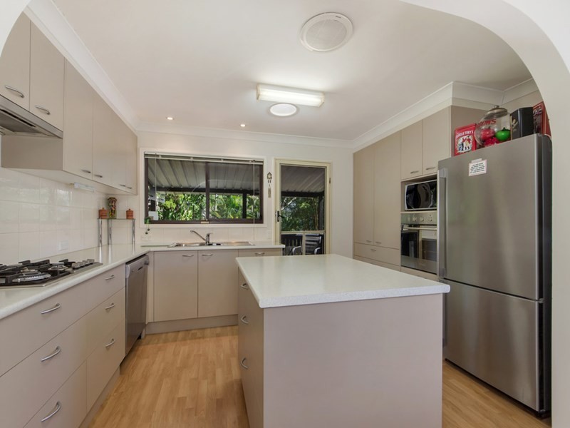 4 Akes Avenue, Southport QLD 4215