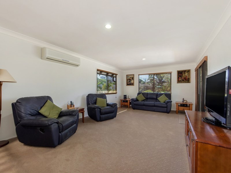 4 Akes Avenue, Southport QLD 4215