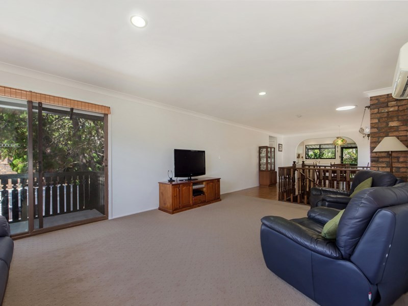 4 Akes Avenue, Southport QLD 4215