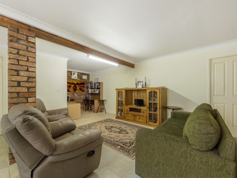 4 Akes Avenue, Southport QLD 4215