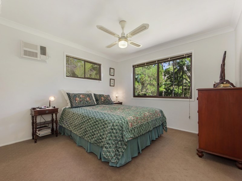 4 Akes Avenue, Southport QLD 4215