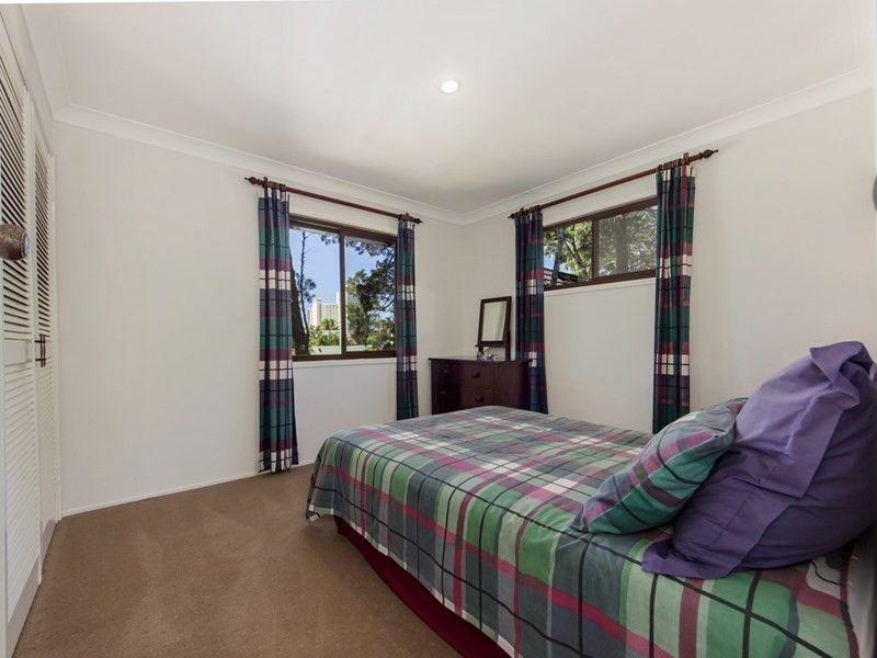 4 Akes Avenue, Southport QLD 4215
