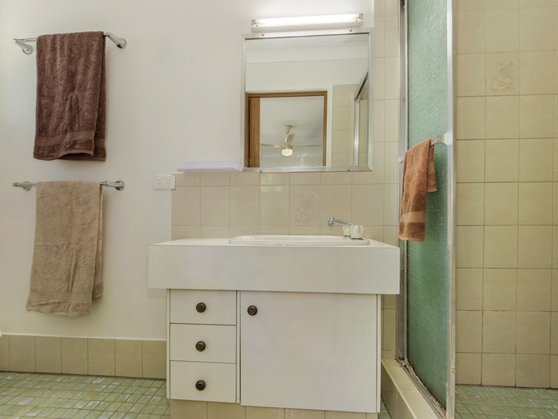4 Akes Avenue, Southport QLD 4215