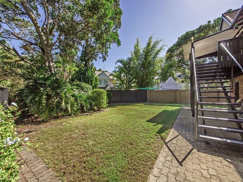 4 Akes Avenue, Southport QLD 4215