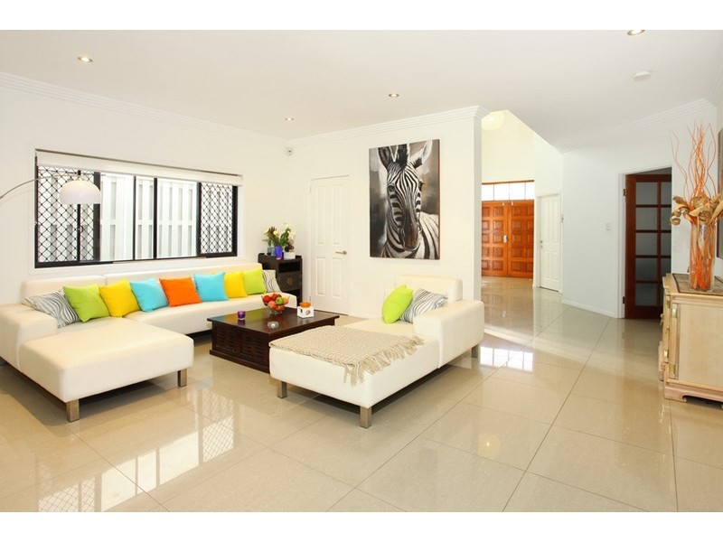 10 Meron Street, Southport QLD 4215